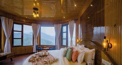 Alaya Stays Pine Shadow Flamingo