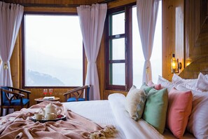 Appartement, balcon, vue sur la colline | Bureau, espace de travail pour ordinateurs portables