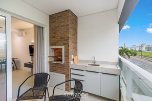 Outdoor dining - Apart in Cond. w/ Pool 400m From the Beach Tdb0101 (Florianópolis)