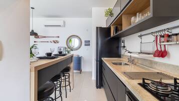 Appartement | Cuisine privée | Batterie de cuisine, vaisselle et ustensiles