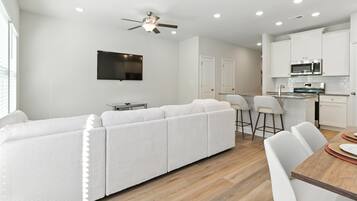 Townhome, 3 Bedrooms | Interior