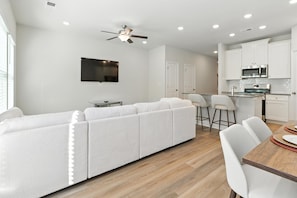Townhome, 3 Bedrooms | Interior