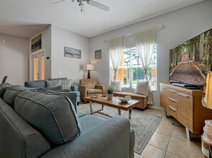 Maison mitoyenne, 4 chambres | Coin séjour