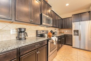 Maison mitoyenne, 4 chambres | Cuisine privée
