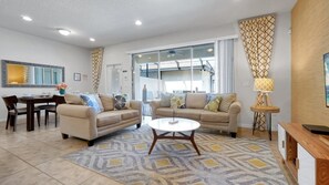 タウンホーム 4  ベッドルーム | リビング エリア