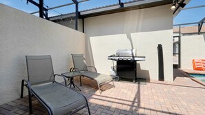 Terrace/patio - Magical Getaway Near Disney Private Pool + Resort Access, Bbq Grill! 4 Bedroom Townhouse (Kissimmee)