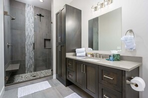 House, 4 Bedrooms | Bathroom