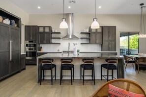 Casa, 4 habitaciones | Cocina privada | Frigorífico, horno, cafetera o tetera y tostadora