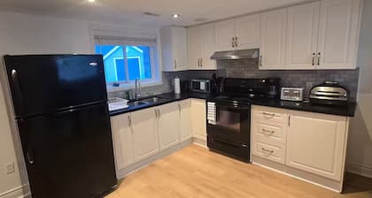 Private Guest House- A Beautiful Walkout Basement