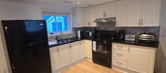 Private Guest House- A Beautiful Walkout Basement