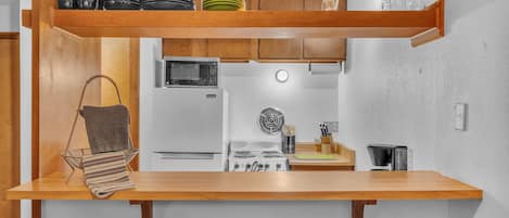 Condo, 1 habitación | Cocina privada | Refrigerador, horno, cafetera y tetera y tostadora