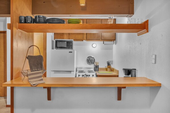 Condo, 1 Bedroom | Private kitchen