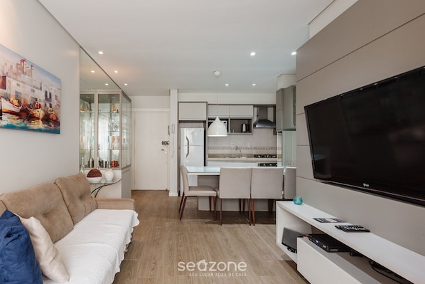 Departamento básico | Área de sala de estar | Smart TV de 32 pulgadas con canales digitales 