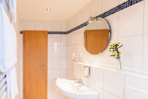 Standard Apartment | Bathroom