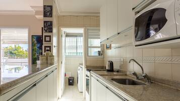 Basic Apartment | Private kitchen