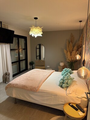 3 habitaciones, tabla de planchar con plancha, wifi y ropa de cama
