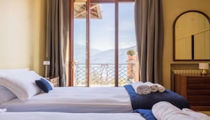 4 camere, una scrivania, ferro/asse da stiro, Wi-Fi gratuito