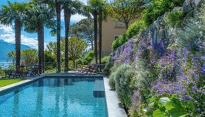 Piscina all'aperto, una piscina riscaldata