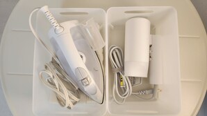 A white plastic storage box with compartments containing a white electric shaver, its charging cable, and a white power adapter. - A cozy accommodation in Nakano City, 3 stops from Shinjuku, for 4 people (Nakano City)