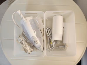 Secador de pelo, toallas, jabón, shampoo