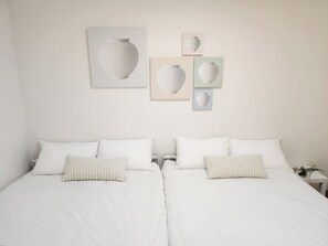 1 bedroom, in-room safe, iron/ironing board, free WiFi