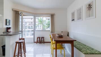 Basic Apartment | Dining