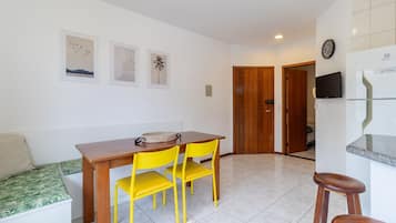 Basic Apartment | Dining