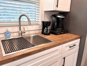 Fridge, microwave, oven, stovetop - 120 - 122 Falkirk Island Cottage - Quaint apartmen (Fort Myers Beach)