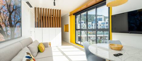 Basic Apartment | Living area