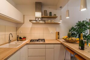 Fridge, microwave, oven, stovetop