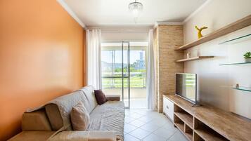 Apartamento básico | Área de estar | Smart TV 32 polegadas com canais digitais