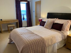 3 chambres, fer et planche à repasser, lit parapluie, Wi-Fi gratuit