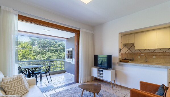 Basic Apartment | Living area