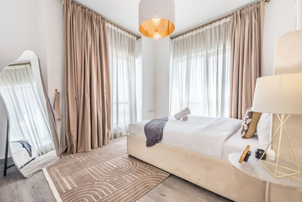 2 bedrooms, in-room safe, iron/ironing board, free WiFi