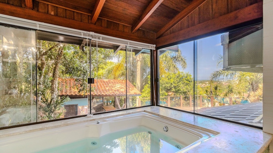 House With Pool and Skate Park Stm0500