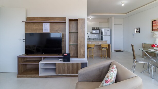 Apartemen Basic | Area keluarga | TV layar datar