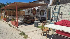 Outdoor dining - Casa Küçükköy (Ayvalik)