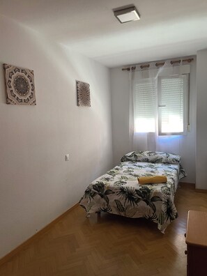 3 bedrooms, bed sheets