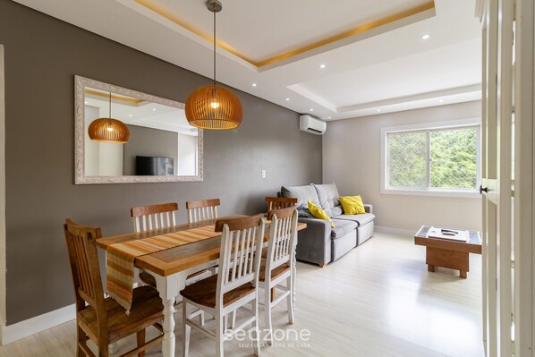 Basic Apartment | Living area