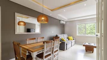 Basic Apartment | Living area