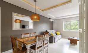 Basic Apartment | Living area