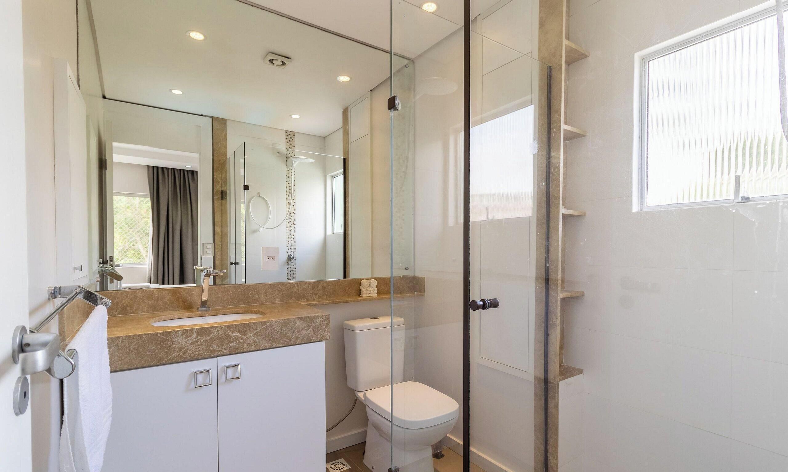 Eenvoudig appartement | Badkamer | Een douche