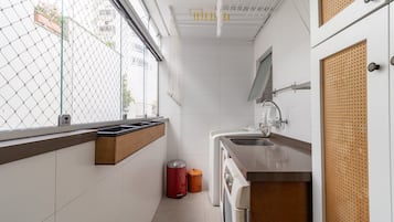 Basic Apartment | Private kitchen | Cookware/dishes/utensils