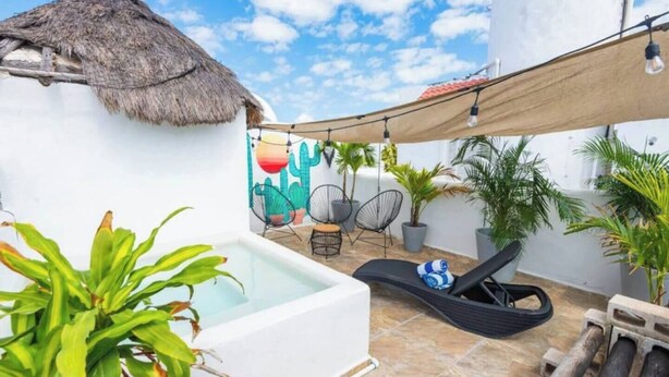 A rooftop terrace with a hot tub, lounge chairs, and potted plants. - Lovely 1BR Penthouse, Private pool, fast wifi (Playa del Carmen)