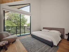 4 bedrooms, iron/ironing board, Internet, bed sheets