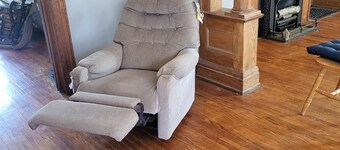 Home with 3 bedroom bath and 1 off-street parking,near the park circle Watertown