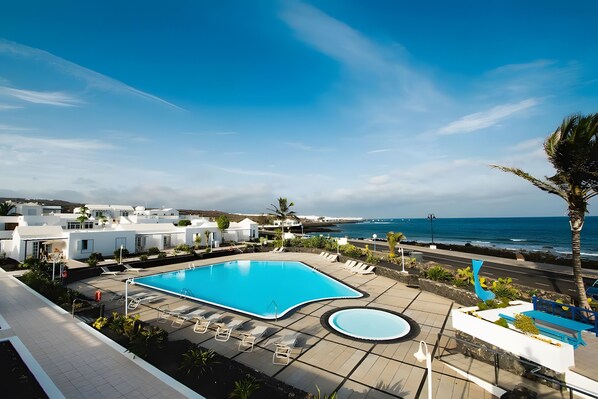 Pool - Holiday Home 'Caleta Campos Bungalows' with Sea View, Shared Pool and Wi-Fi (Haría)