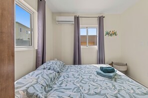 2 bedrooms, iron/ironing board, Internet, bed sheets