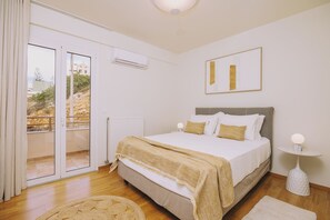 2 chambres, fer et planche à repasser, lit de bébé portatif