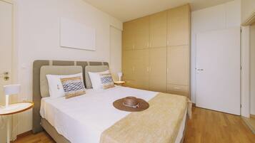 2 bedrooms, iron/ironing board, travel crib, free WiFi